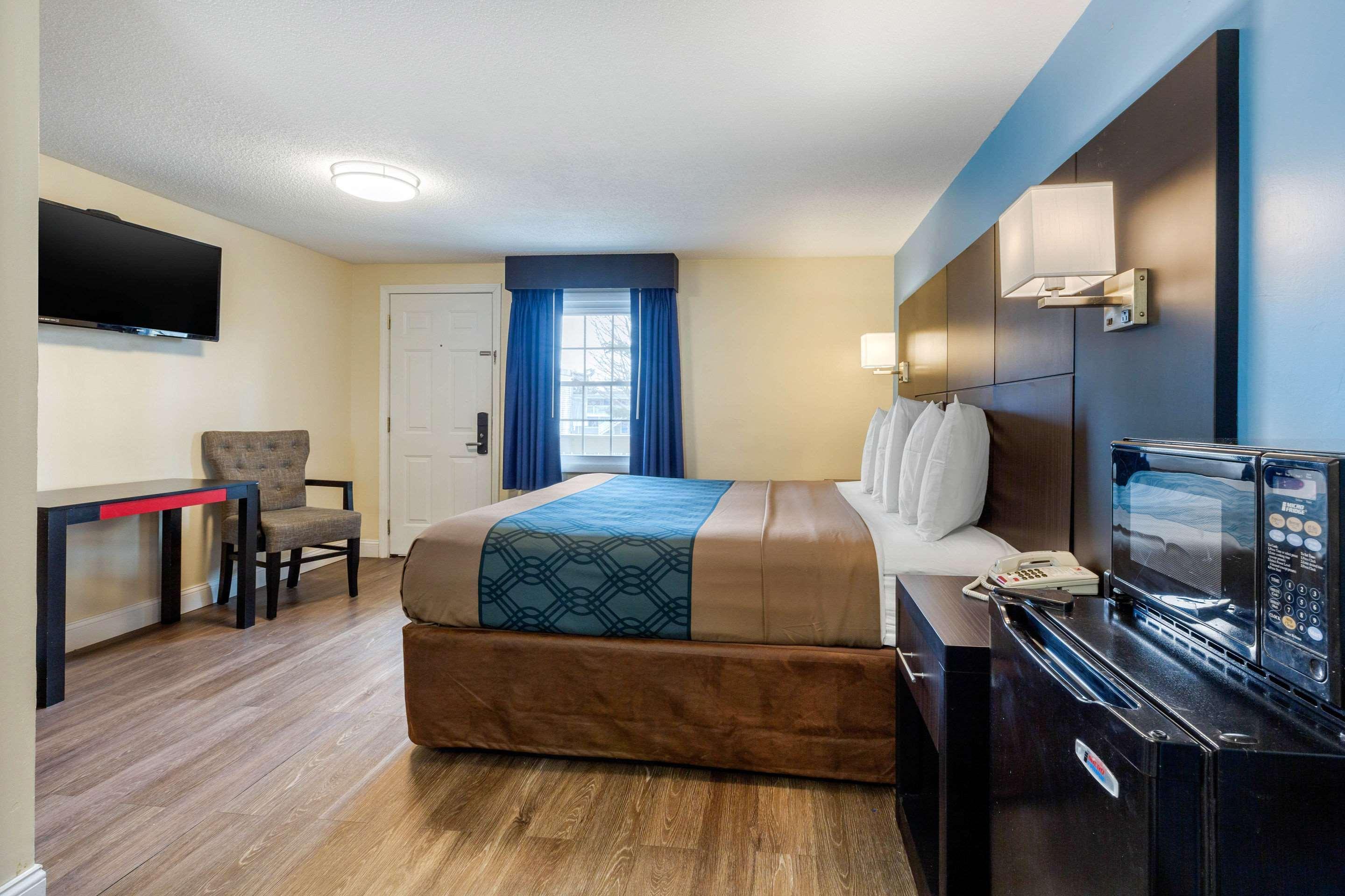 Econo Lodge By Choice - Cape Cod Вест-Ярмут Екстер'єр фото